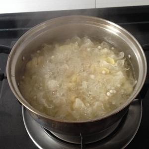 银耳莲子红枣汤的做法 步骤6
