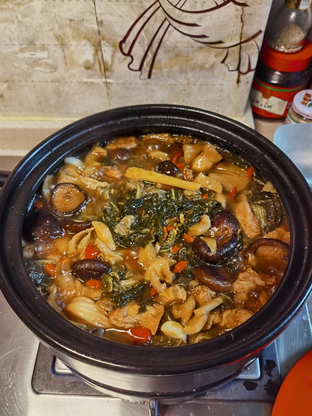 五花肉焖菜干煲(砂锅)