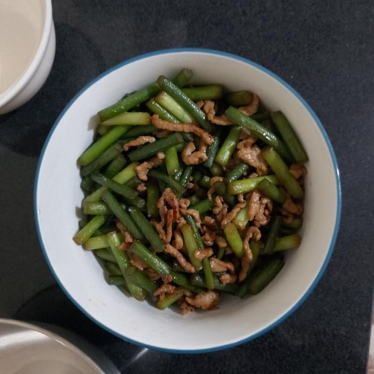 简单易做的下饭菜－蒜苔炒肉