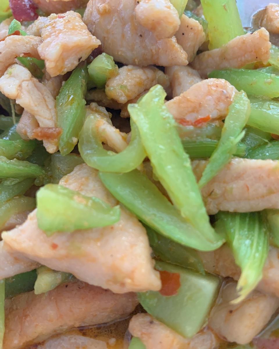 （飞利浦空气炸锅）辣子鸡胸肉/鸡腿肉闷缸豆（减脂瘦身菜）