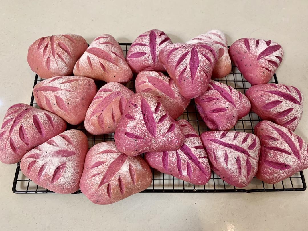 火龙果软欧包，粉嘟嘟～