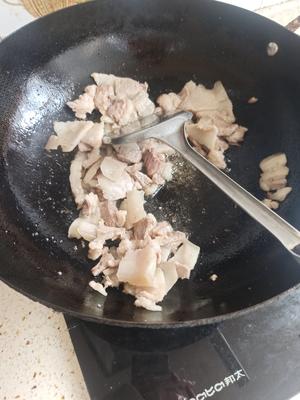 尖椒炒回锅肉的做法 步骤4