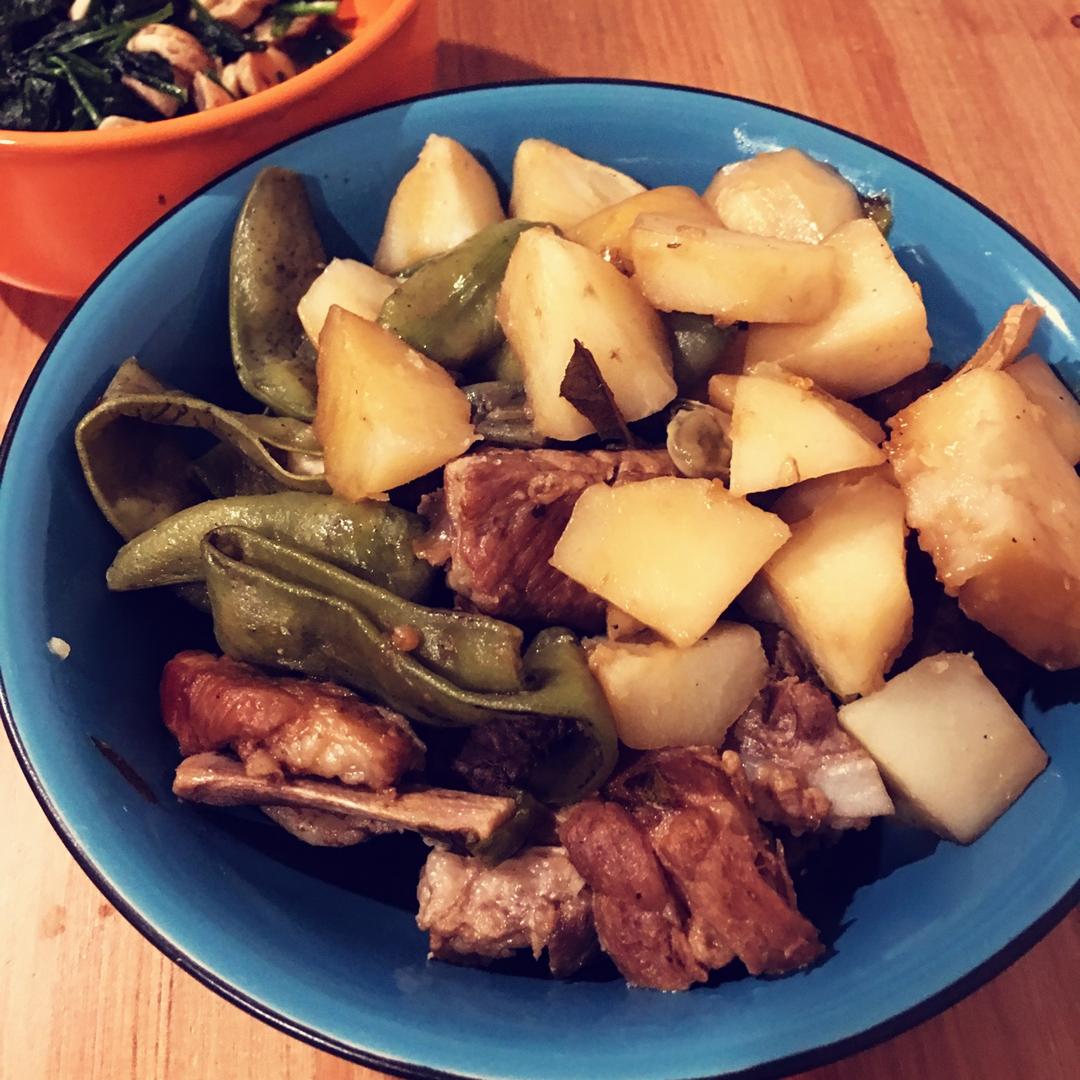 红烧排骨炖豆角土豆