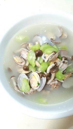 鲜汤一碗~花蛤丝瓜菌菇汤，清热解毒，止咳平喘，特别好喝的做法 步骤5