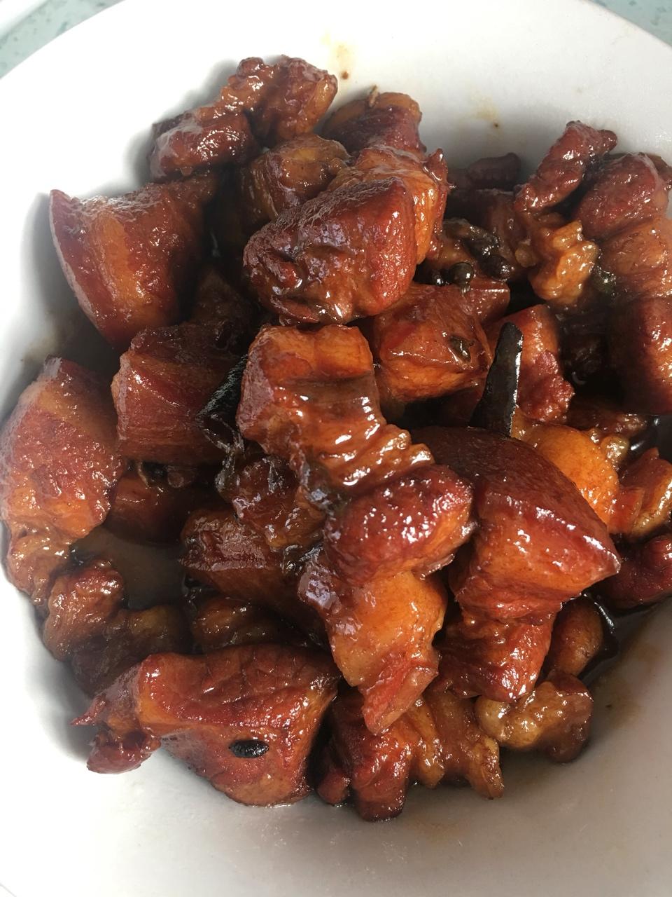 吃着碗里望着锅里的红烧肉