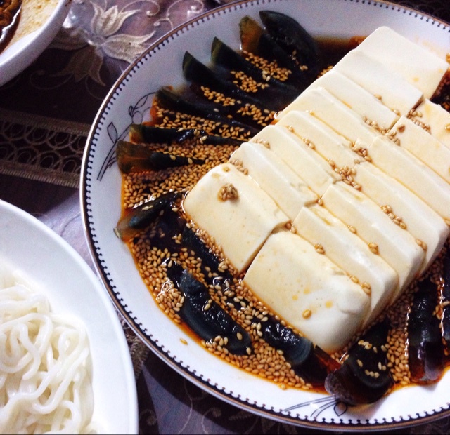 凉拌皮蛋豆腐