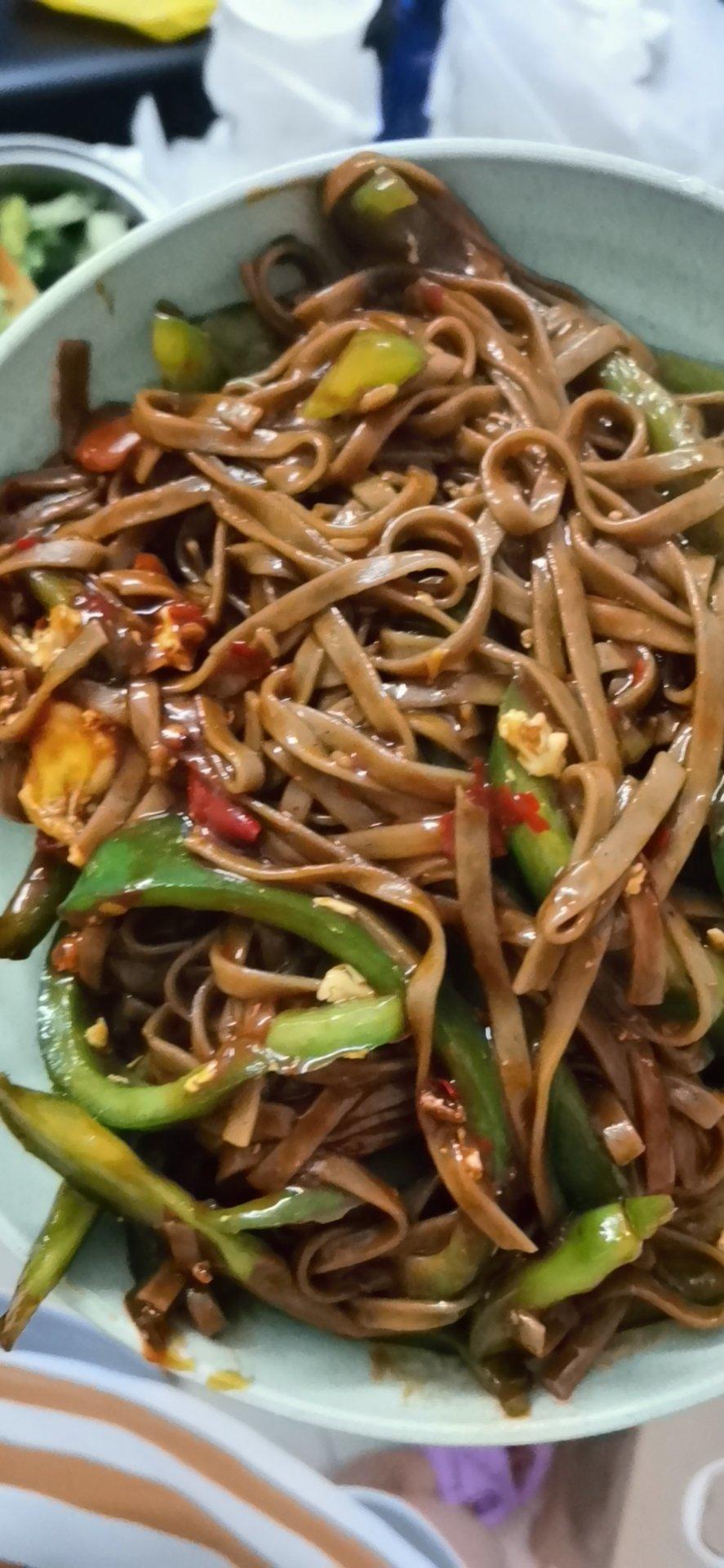 低脂美味‼️好吃不胖的青椒鸡蛋荞麦面