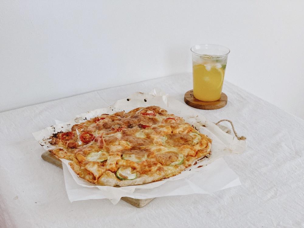 金枪鱼南瓜&番茄迷迭香鸡肉双享全麦薄底披萨【北鼎烤箱食谱】