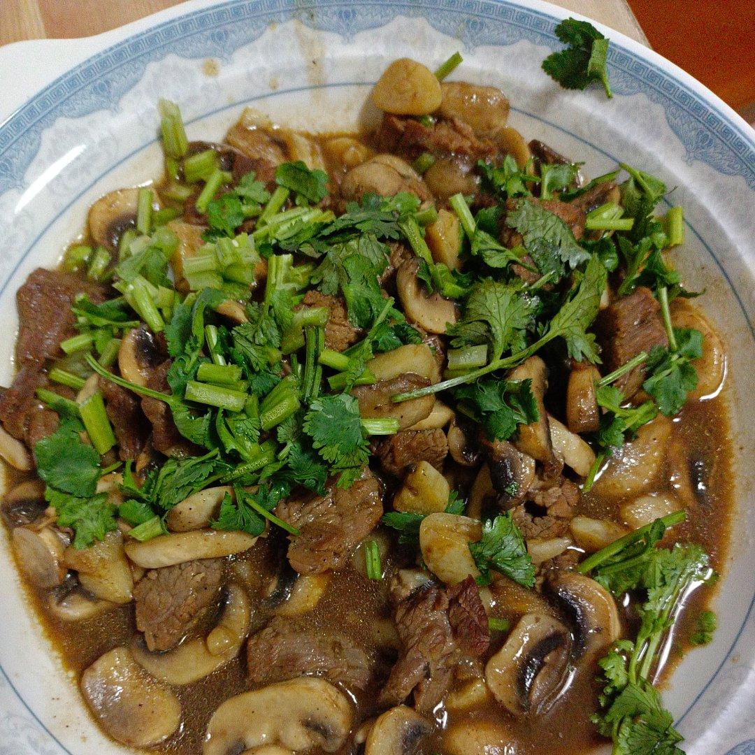蒜香口菇牛肉粒