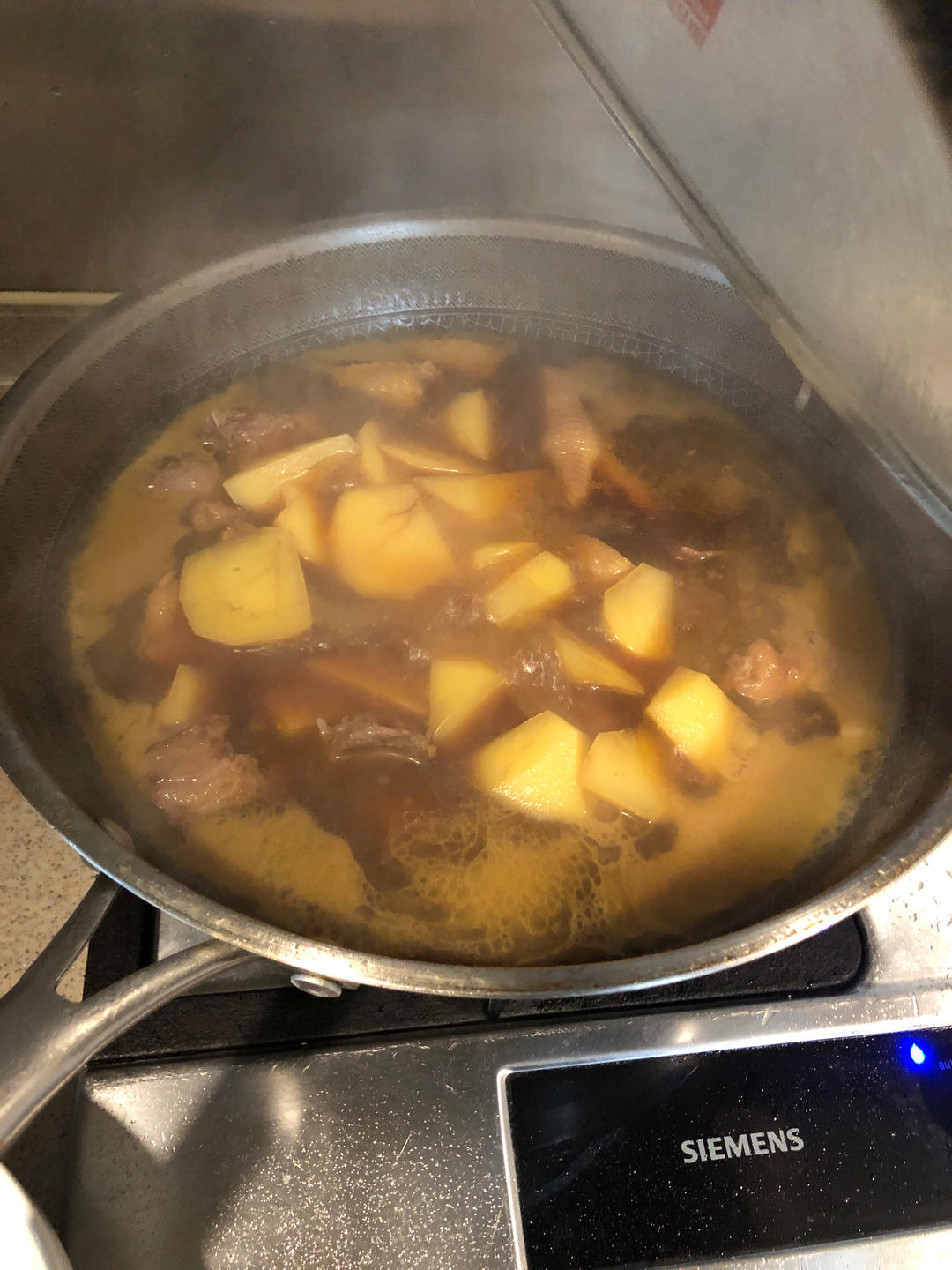 红烧鸡块炖土豆