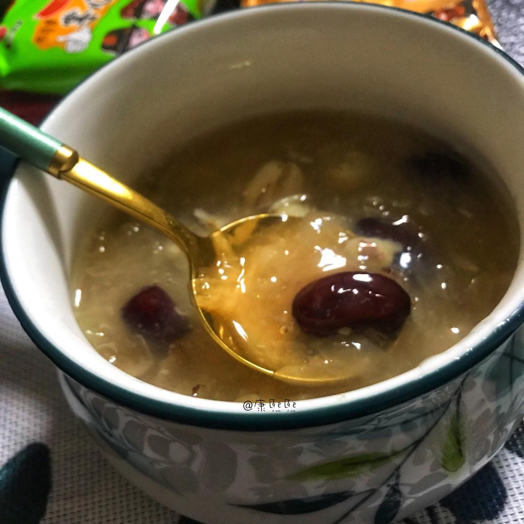 银耳莲子羹～出胶有妙招