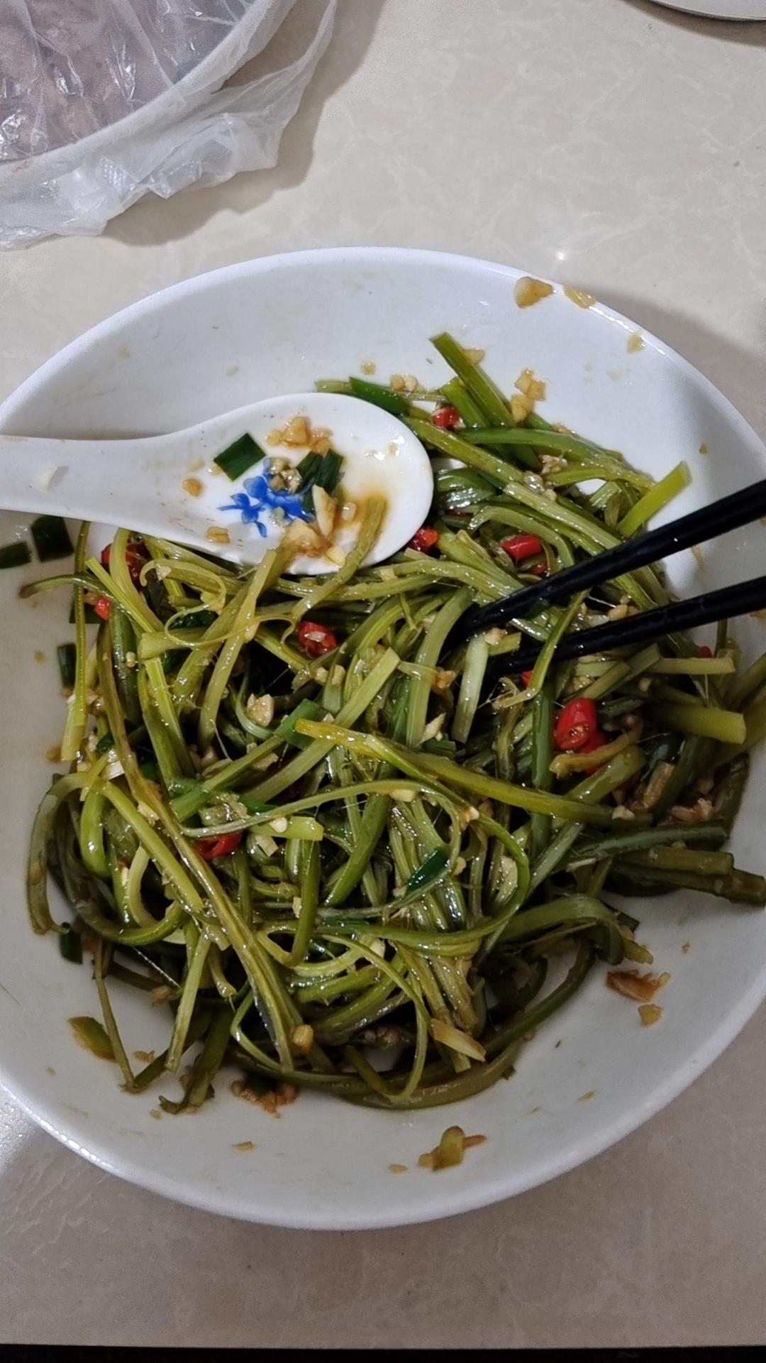 家常菜‼️凉拌手撕蒜苔