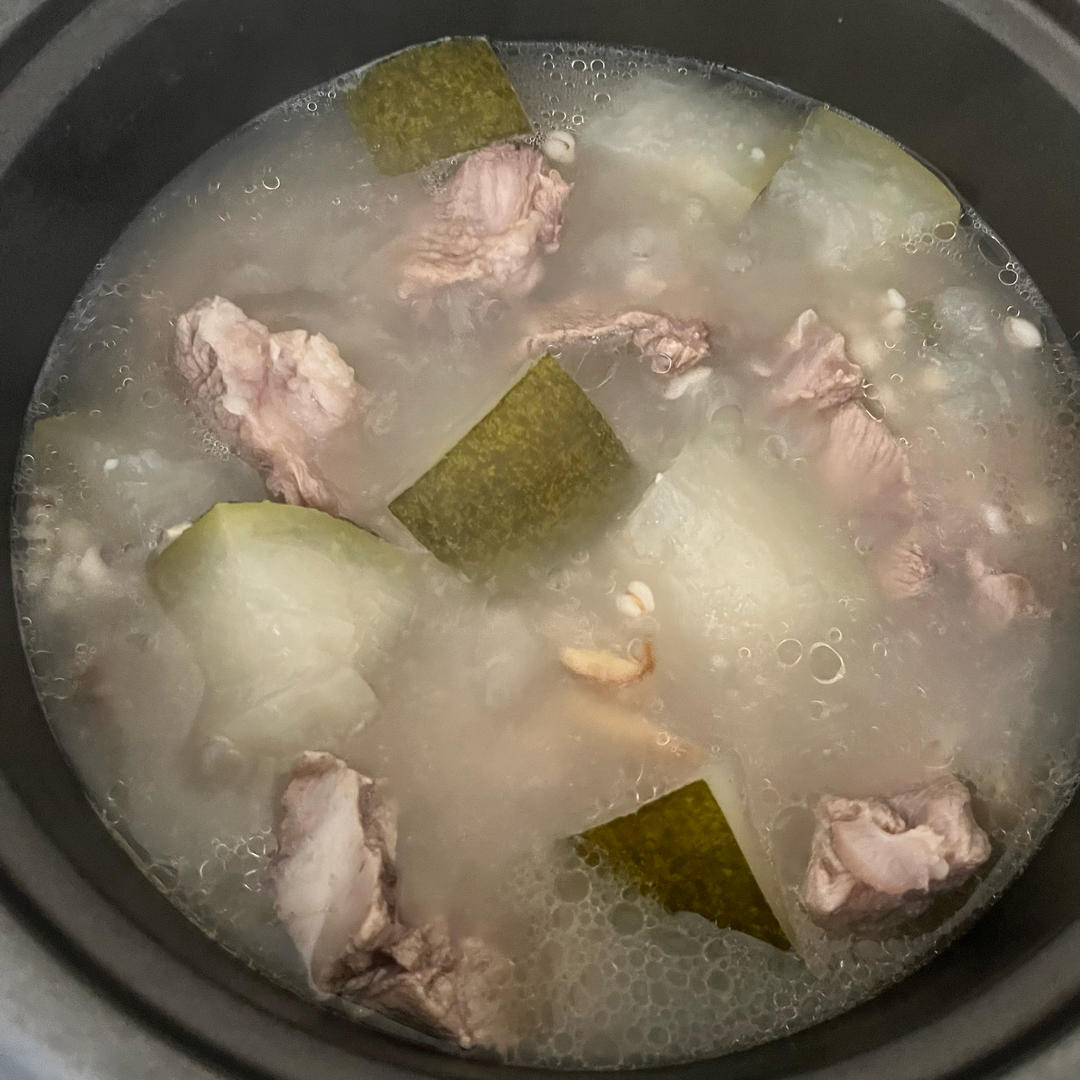 冬瓜薏米猪骨汤（清热解毒、祛湿）