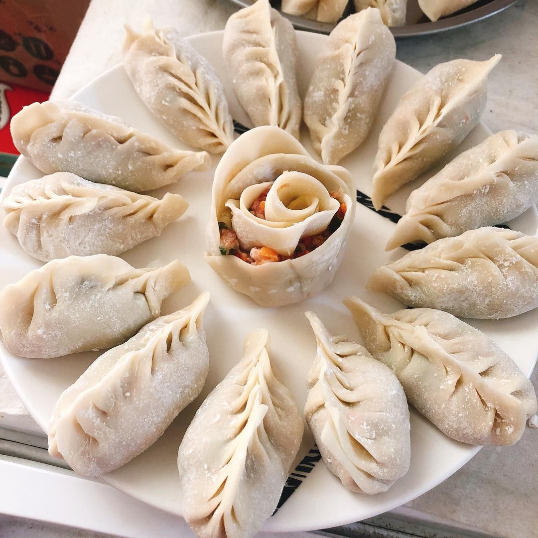 弯柳叶包子包法