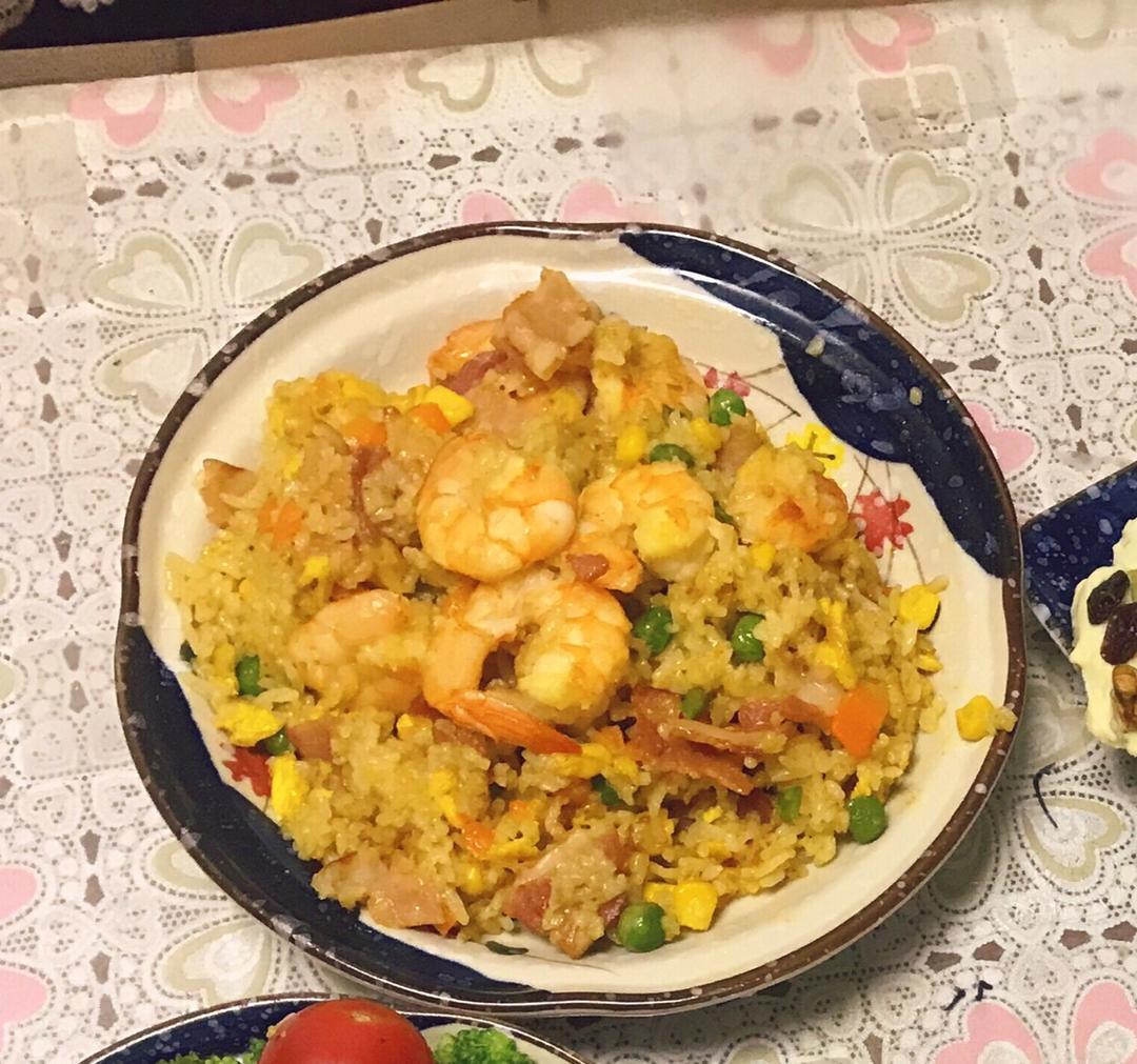 咖喱海鲜培根蛋炒饭