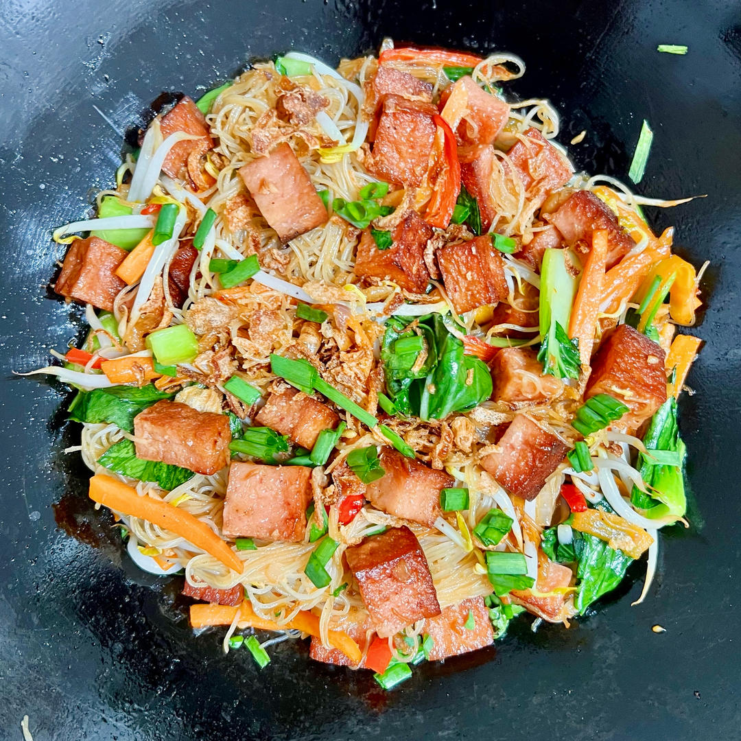 午餐肉鸡蛋炒米粉