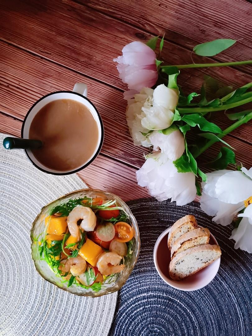芒果鲜虾沙拉