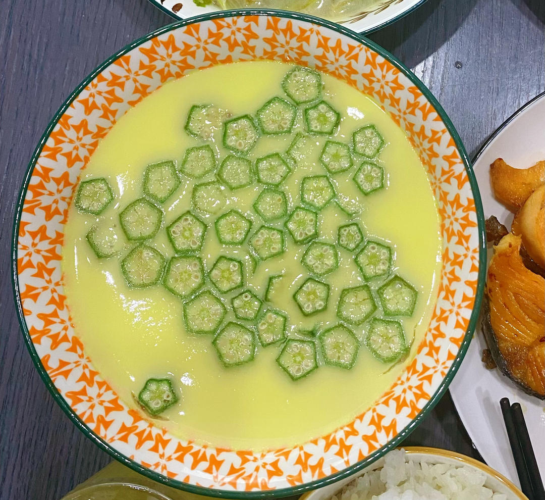 滑嫩Q弹秋葵炖蛋