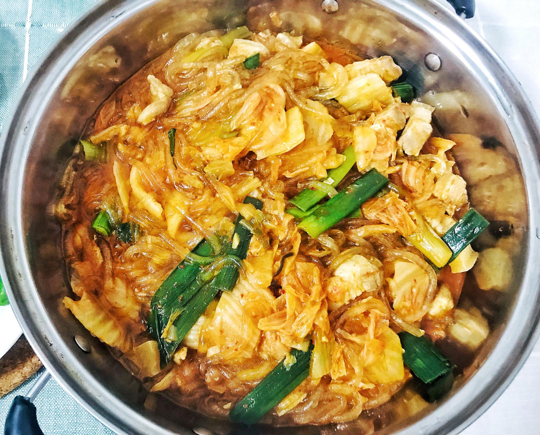 🥘泡菜炖五花肉🥘拌饭吃简直绝了。超好吃的。