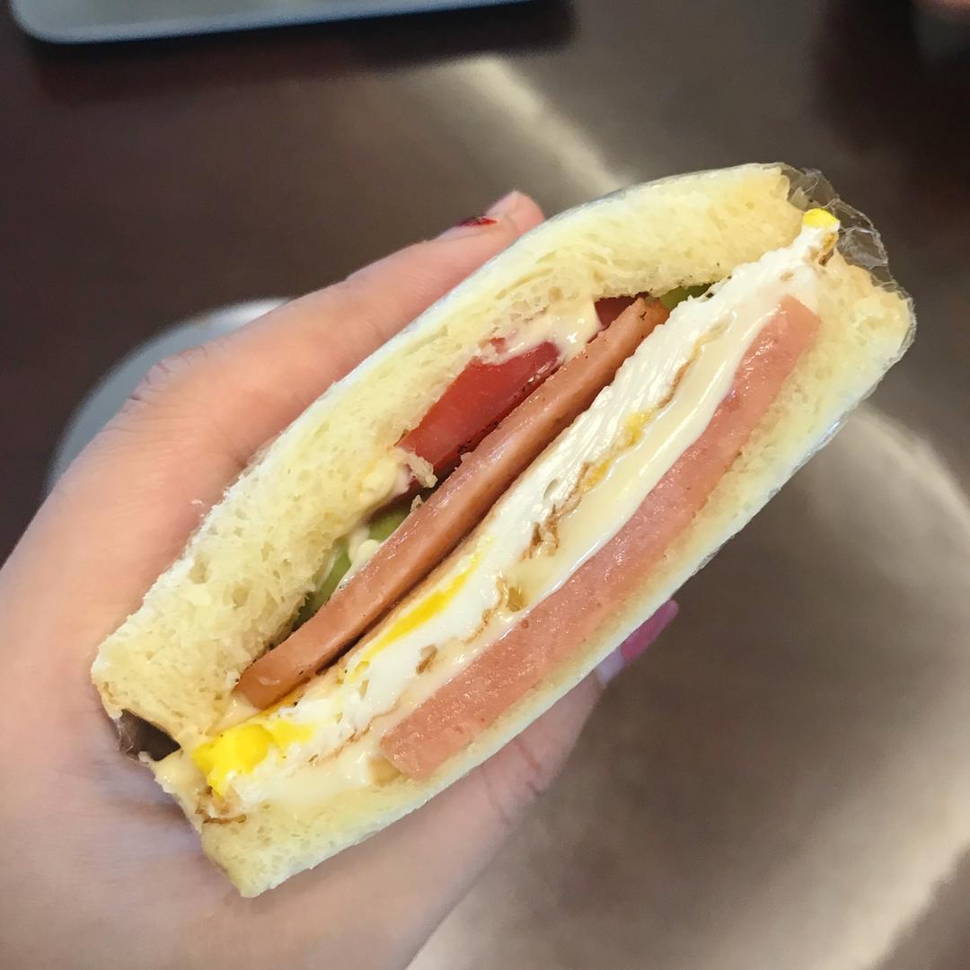 火腿芝士蛋三文治