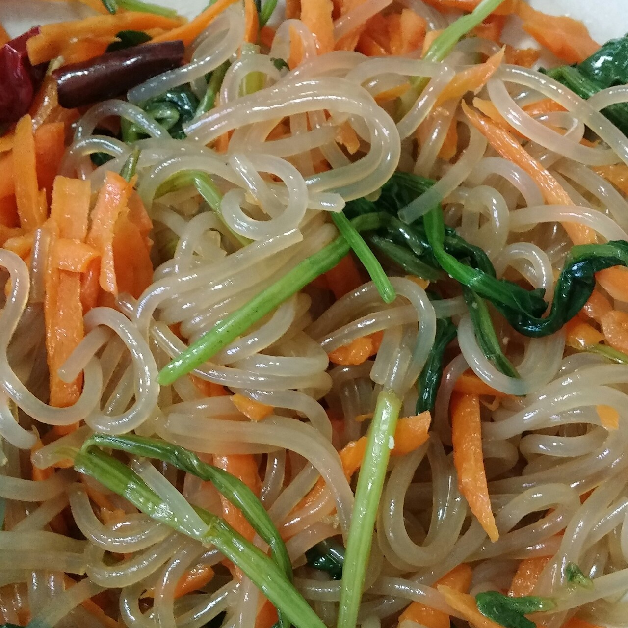 酸辣菠菜豆芽拌红薯粉