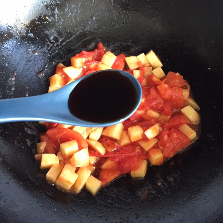 超香番茄土豆烩饭，家里有剩米饭的可以做哦！的做法 步骤3