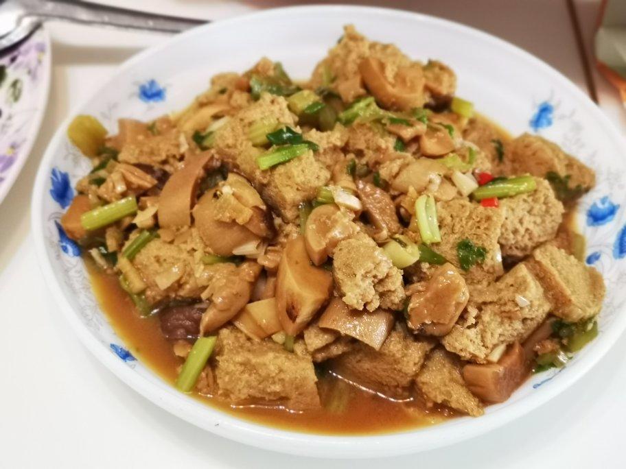 香菇冻豆腐，又是个下饭菜