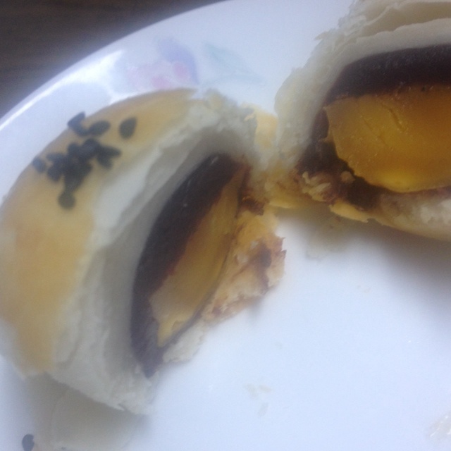 豆沙蛋黄酥