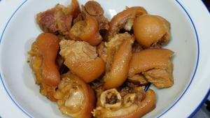 潮州山哥月子菜谱：鳝鱼粥，酱油猪脚，炒木瓜的做法 步骤1
