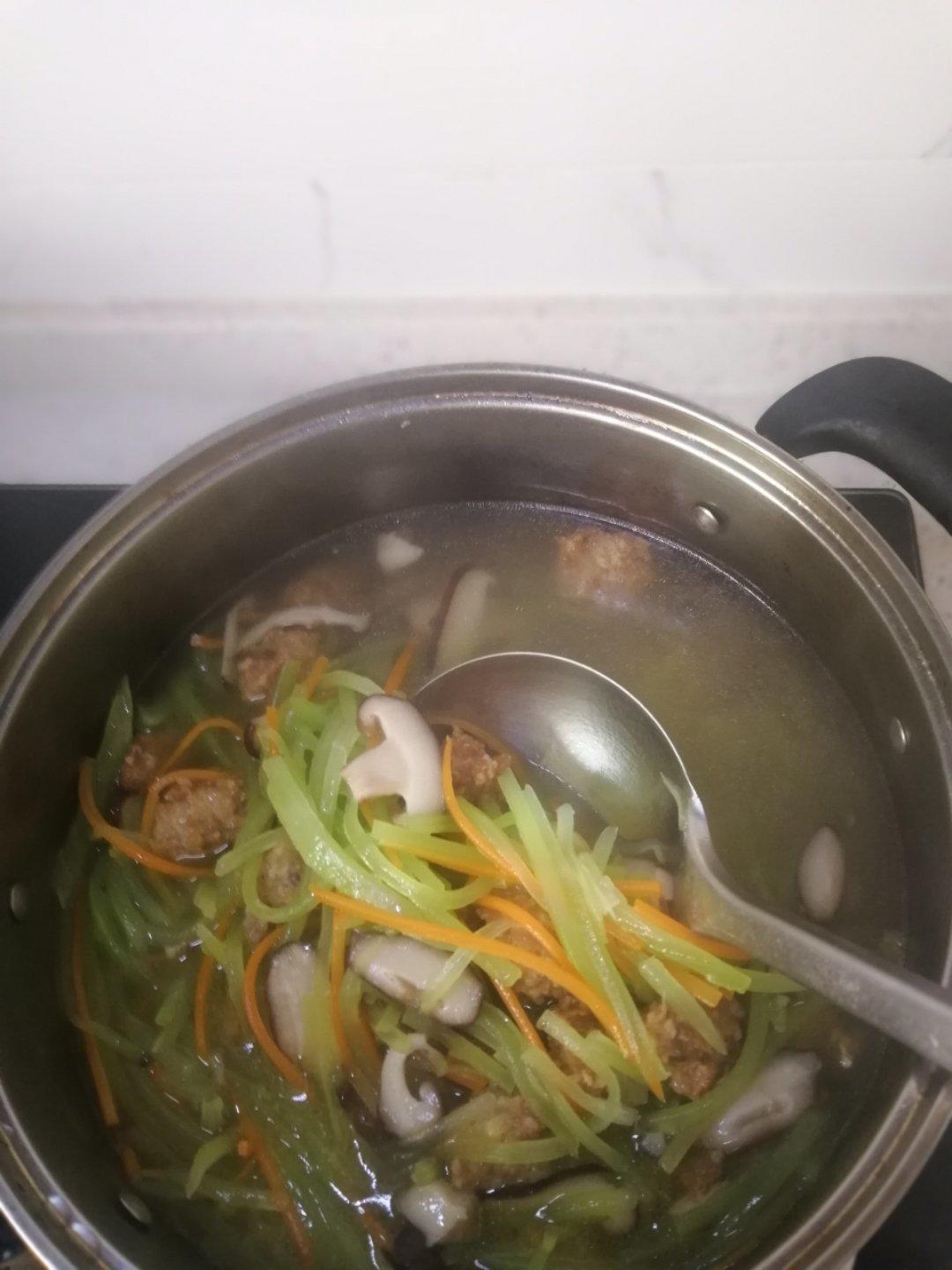 莴笋丸子汤