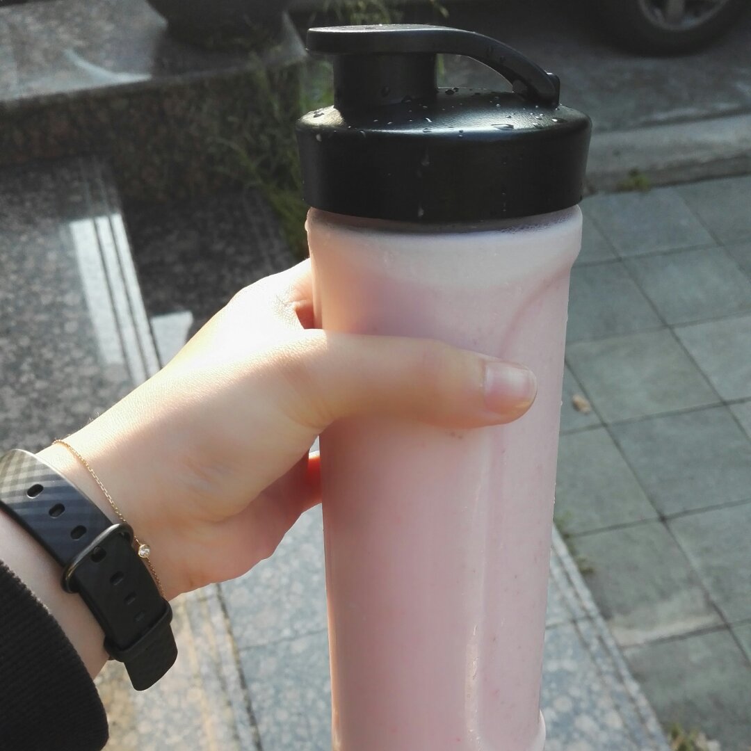 草莓酸奶
