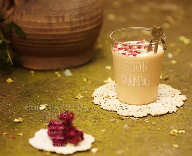 【明天吃什么】香浓丝滑的自制奶茶，在家也能喝到美味奶茶解馋的做法