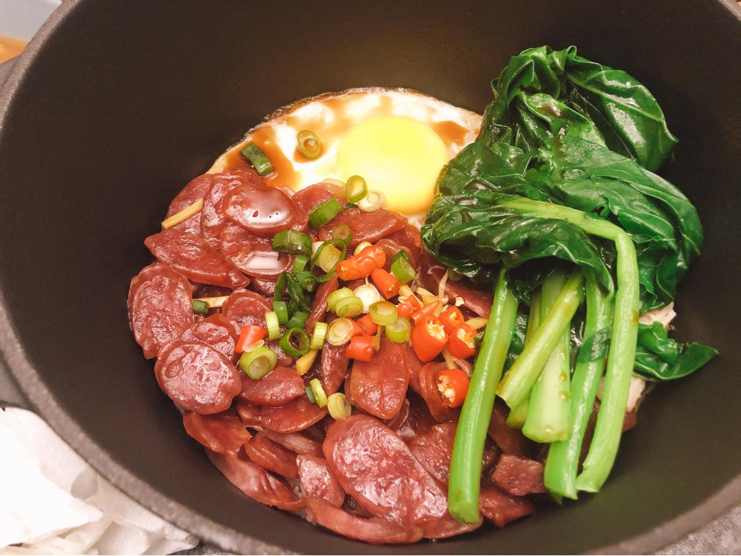 广式腊味煲仔饭