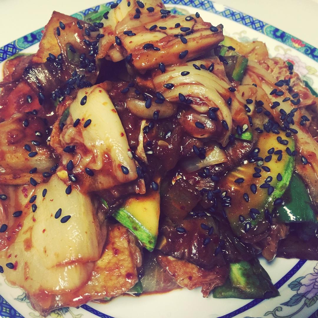 辣白菜炒五花肉 Korean Spicy Cabbage with Fried Pork Belly
