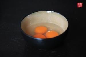【医家食语】槐花炒鸭蛋的做法 步骤3