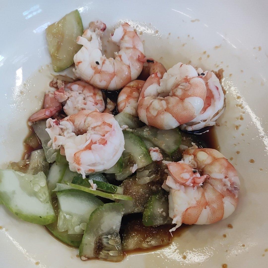 吐司虾仁蔬菜沙拉