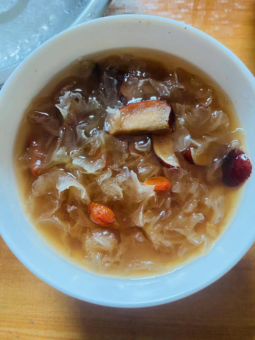 怎样煮出胶的银耳羹