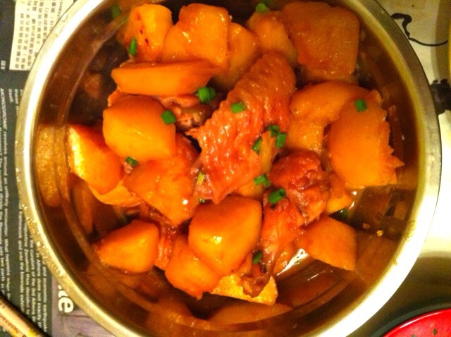 土豆炖翅根
