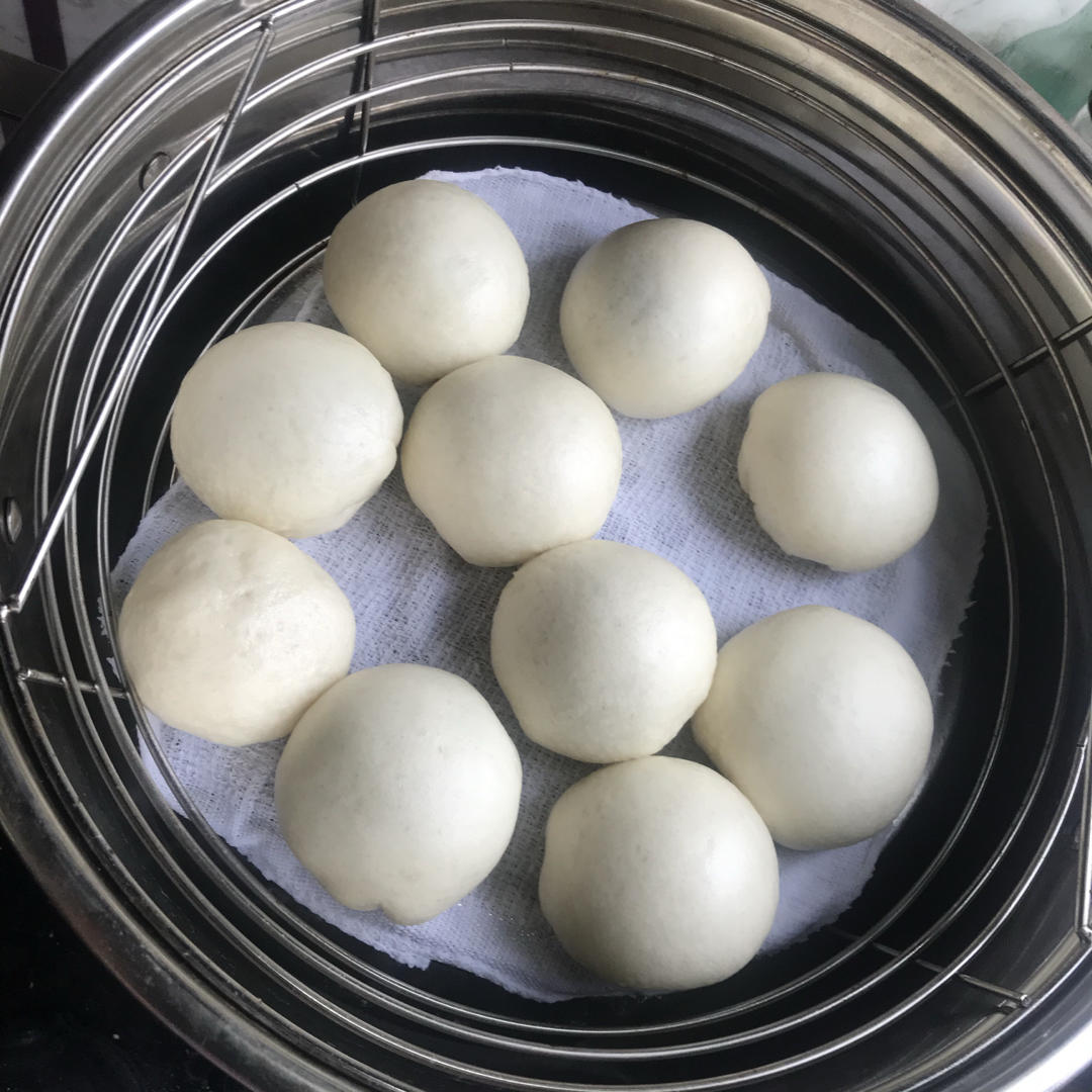暄软可口的豆沙包