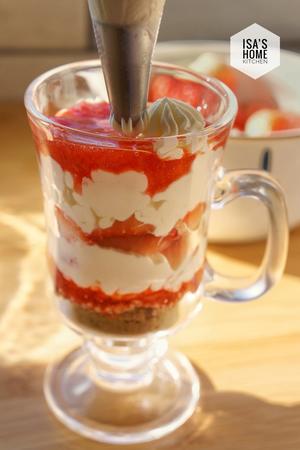 超简单的草莓奶油杯 Strawberry Trifle的做法 步骤16