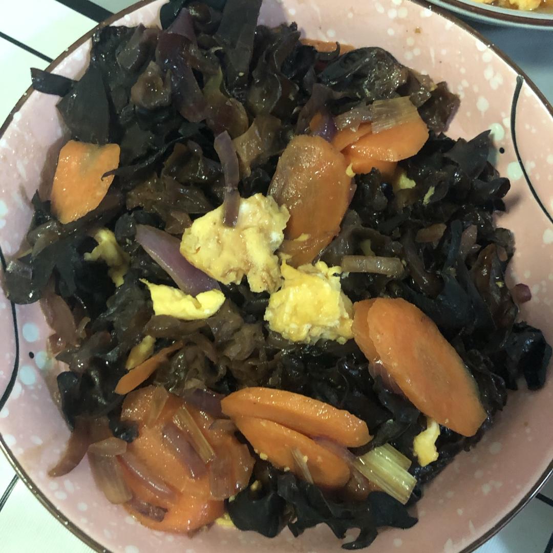 洋葱炒木耳