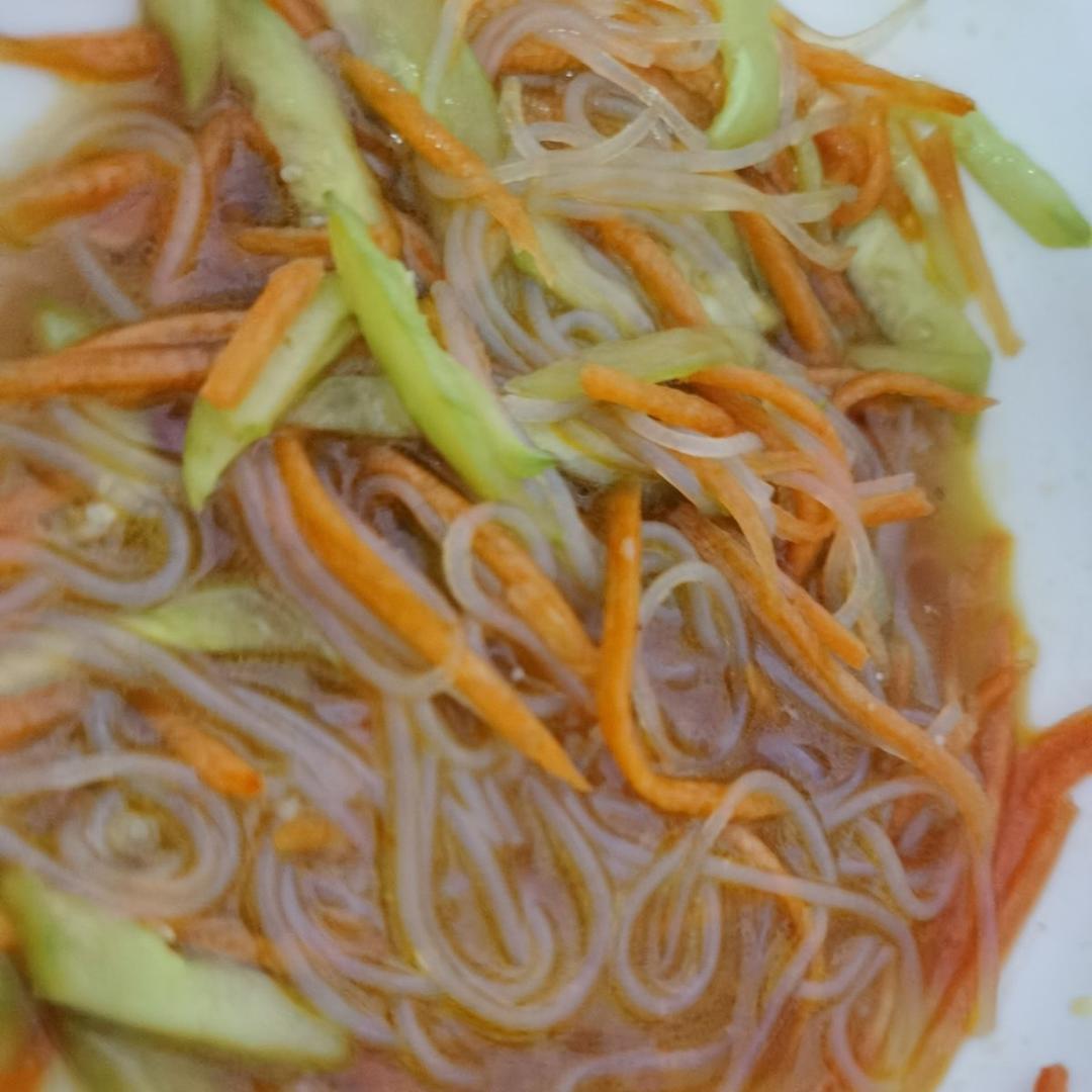 凉拌菠菜粉丝胡萝卜