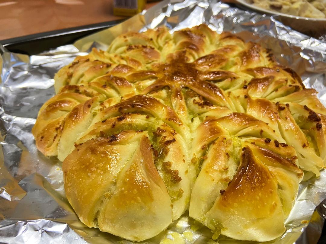 【小高姐】蒜香浓郁 造型优美 不用揉出手膜的面包