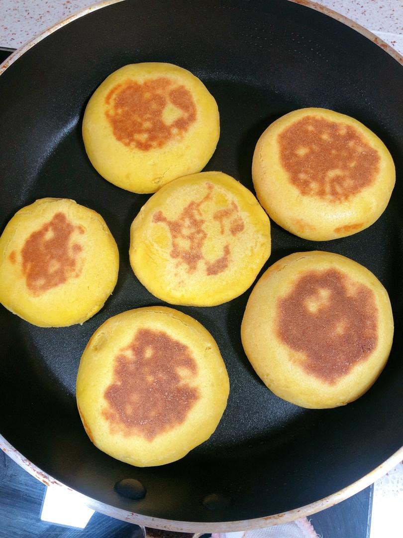 玉米面发面饼                       （口感细腻）