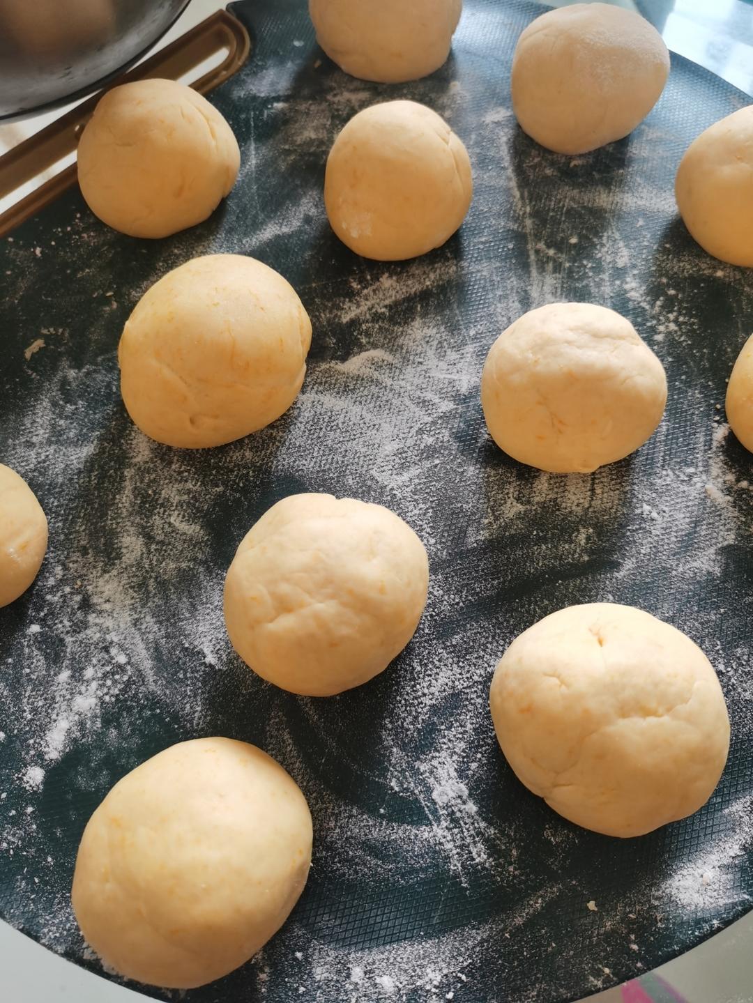 新手也可以--详解如何做出人见人爱、金黄的南瓜馒头