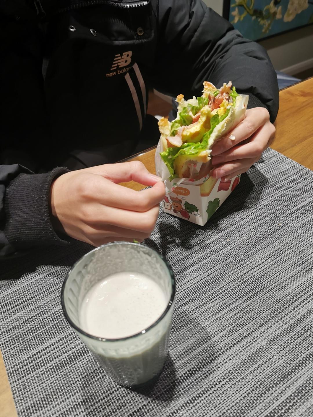 芝士厚蛋烧三明治