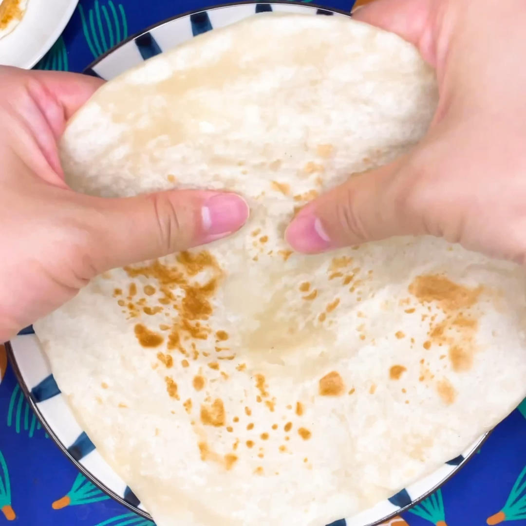 烙饼不硬的小窍门 掌握了你也能看出柔软多层凉了不硬的小油饼