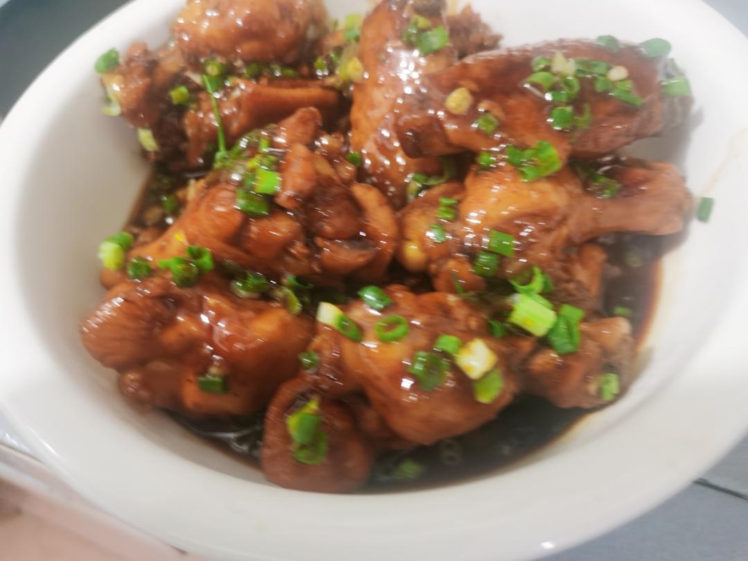 厨师长教你：“可乐鸡翅”的家常做法，味道鲜嫩可口，先收藏起来