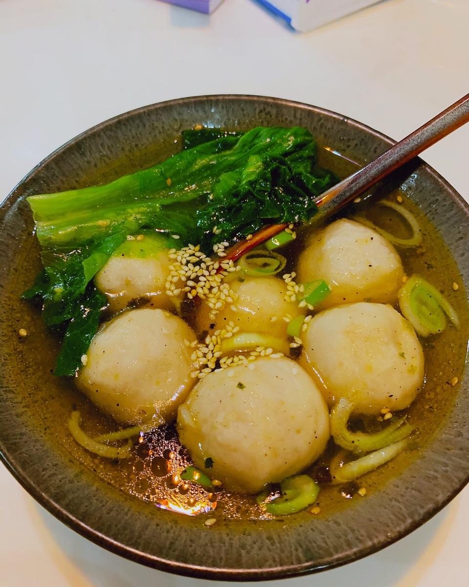 【10分钟系列】白萝卜豆腐圆子汤