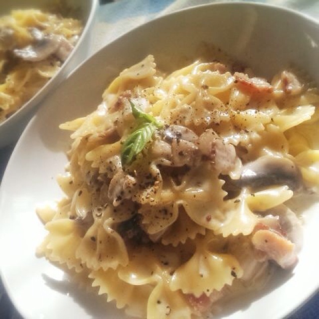 白酱蘑菇培根意大利面